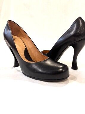 John Fluevog black leather pumps with curved high heel and platform (Size 11)